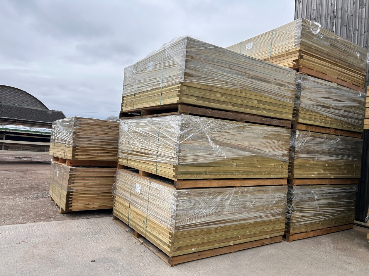 Deluxe V Joint Tongue & Groove Fence Panels - Image 2